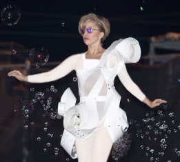 لباس شقايق لیدی گاگا، بنجامین میلس، چاپ با پرینتر سه بعدی